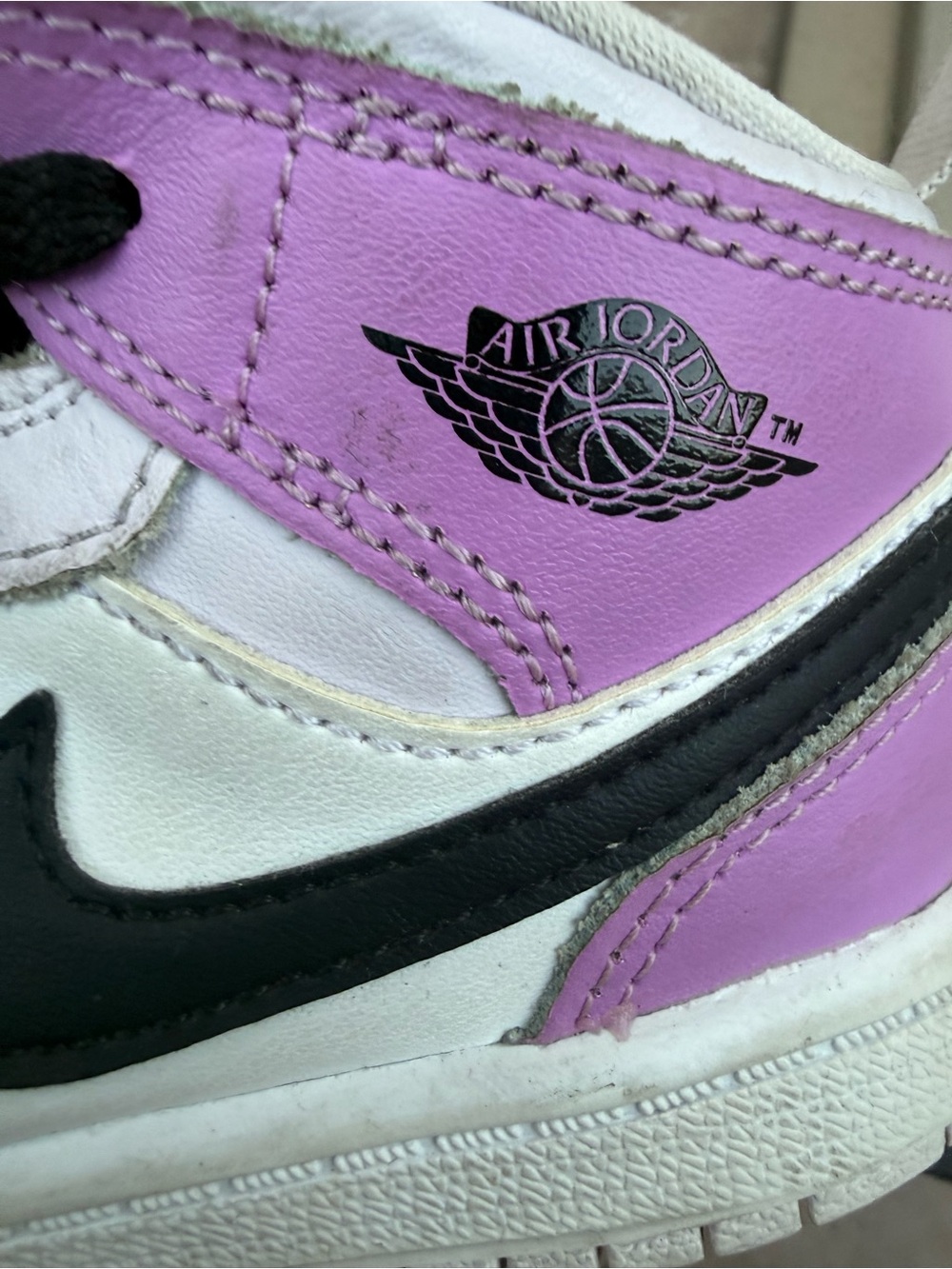 Nike Kids Jordon 1 Mid High-Top Sneakers in White, Lavender and Black - Picture 13 of 13